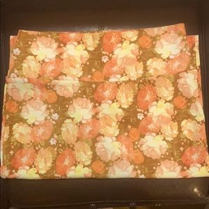 Size small Lula Roe pencil skirt.